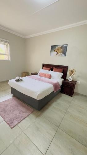 a bedroom with a large bed in a room at Hendrinas Guesthouse in Hendrina