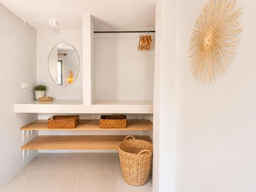 a hallway with a mirror and wicker baskets at Casa Eden - Double King Bed - Peaceful Garden Retreat - 4K SmartTV in Thong Sala