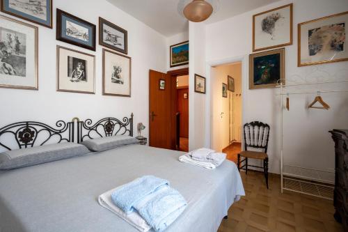 a bedroom with a bed with two towels on it at B&B A Casa Di Gina in Polignano a Mare