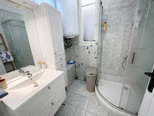 Charmant appartement avec terrasse à 2 min de la plage
