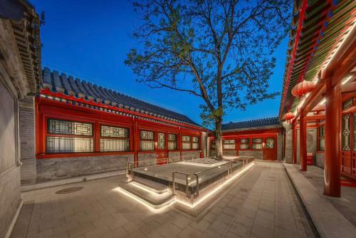 a building with a bed in a courtyard at Jingshan Garden Courtyard Hotel Beijing Forbidden City Newly renovated Tianmen Wangfujing Gardenhutong BejjingCourtyard in Beijing