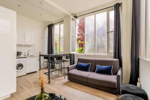 Bastille Voltaire with garden 3BD for 8 guests