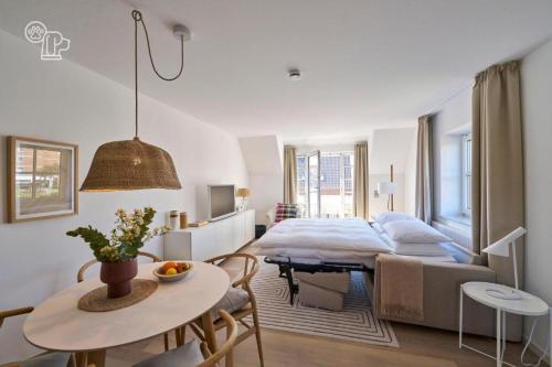 a bedroom with a bed and a table and chairs at Haus Nordstrand in Norderney