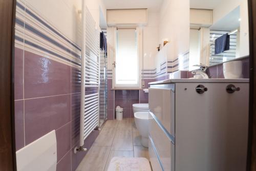 a small bathroom with a sink and a toilet at VIOLA CON SERVIZIO SPIAGGIA - LIDO ADRIANO in Lido Adriano