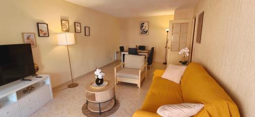 Large apartment with a 35 m terrace