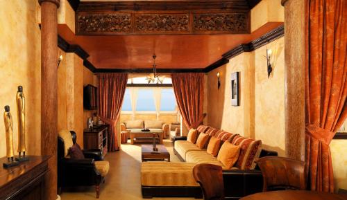 Χώρος καθιστικού στο Regency Country Club, Apartments Suites