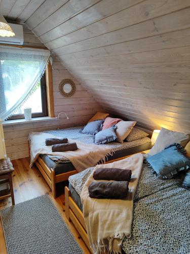 a room with three beds in a attic at GÓRSKA SIELANKA in Istebna