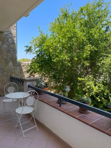 a balcony with two chairs and a tree at Casa Manu in Gallipoli