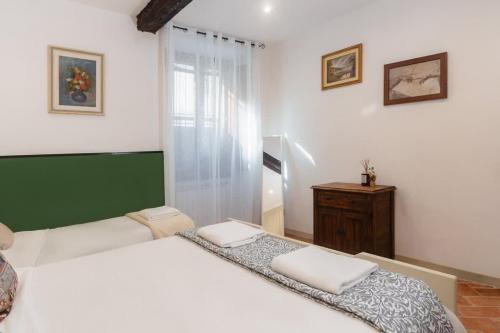 Ground-Floor Retreat Steps from SMN Station