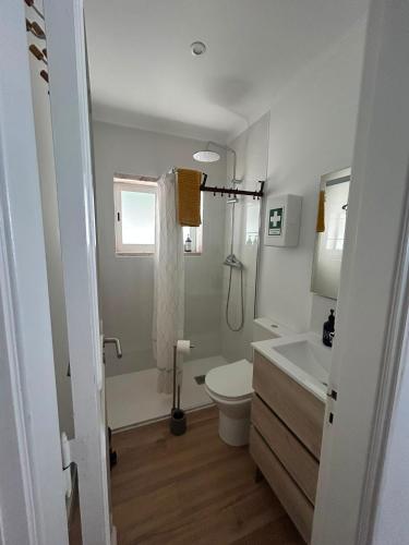 a bathroom with a toilet and a sink at Casinha da Portela in Sintra