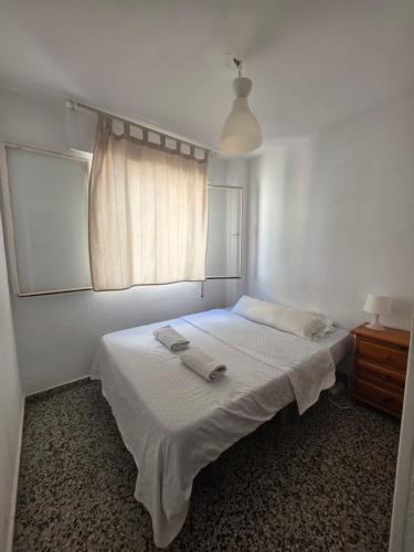 habitación privada preciosa centro malaga enfrente de la estación de tren María zambrano y dos centros comerciales y también cerca a la playa Wi-Fi la mejor zona de Málaga