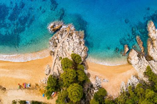 an aerial view of a beach and the ocean at Kampaoh Tossa de Mar in Tossa de Mar