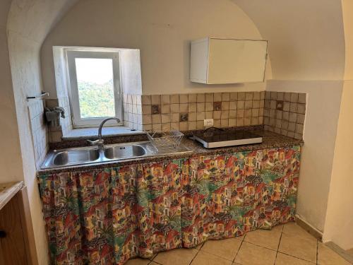 a kitchen with a sink and a window at Al Castello in Valeriano Lunense