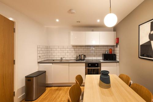 Cove Minshull Street photo 45