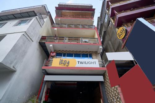 a building with a yellow sign on the side of it at Itsy Hotels Twilight in Dalhousie