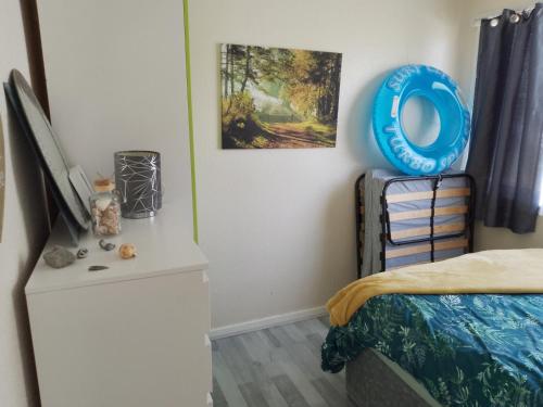 a bedroom with a bed and a painting on the wall at SHORTIEs STAYS in Hemsby