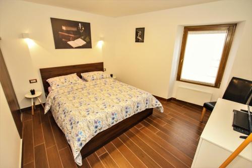 a small bedroom with a bed and a window at Apartment Old Town Square in Poreč
