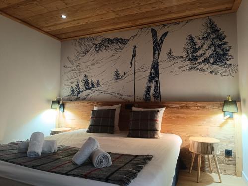 a bedroom with a bed with a painting on the wall at Hôtel Mont Thabor Serre Chevalier in La Salle-les-Alpes
