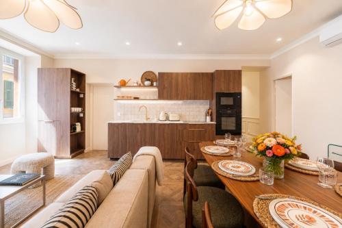 Old Nice - Luxury new 5BR - Sleeps 12 - AC