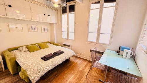 Bright flat near Marais & Chatlet