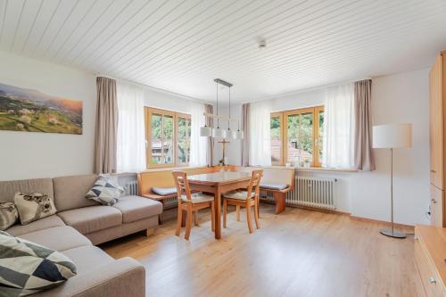 a living room with a table and a couch at Ferienwohnung Bergfranzenhof in Oppenau