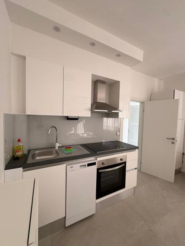 A1-apt w shared pool & balcony next to the beach