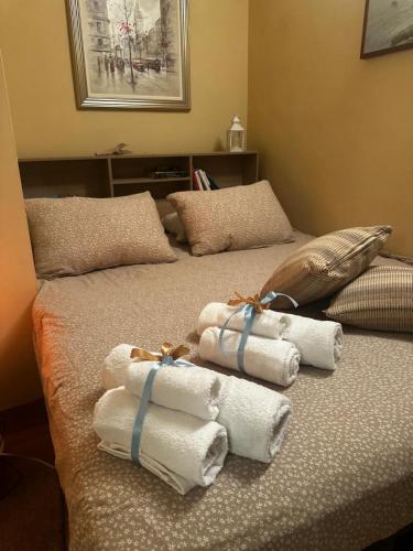 a group of folded towels sitting on a bed at Casetta di Pucci in Capitone