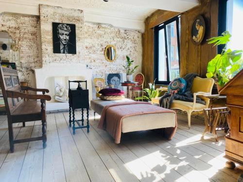 a living room with a bed and a fireplace at Legions Retreat in Antwerp