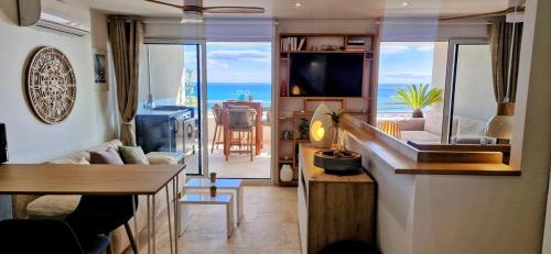L'ESCAPADE, Vue mer Exceptionnelle, Standing, Piscine, Tennis, Climatisation, Parking