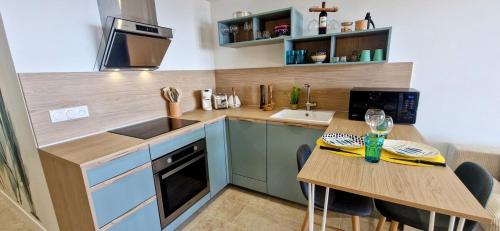 L'ESCAPADE, Vue mer Exceptionnelle, Standing, Piscine, Tennis, Climatisation, Parking