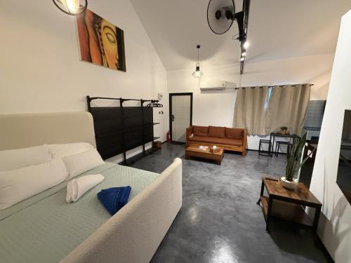 a living room with a couch and a table at Blue Privacy Resort in Nathon Bay