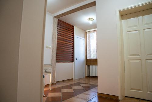 a hallway with a door leading to a room at Rooms Asceric in Stari Banovci