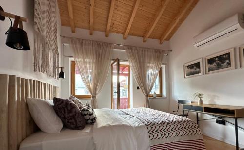 a bedroom with a bed and a desk in it at Casa N'Aninhas - Santar in Santar