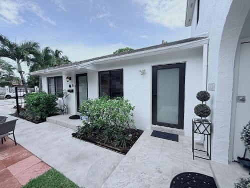 Quiet retreat near Coconut Grove free parking photo 51