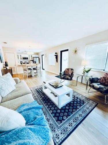 Quiet retreat near Coconut Grove free parking photo 10