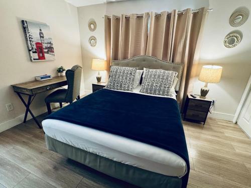a bedroom with a blue bed with a desk and a desk at Quiet retreat near Coconut Grove free parking in Miami