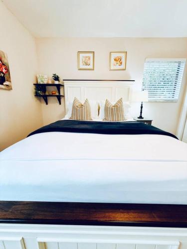 Quiet retreat near Coconut Grove free parking photo 13