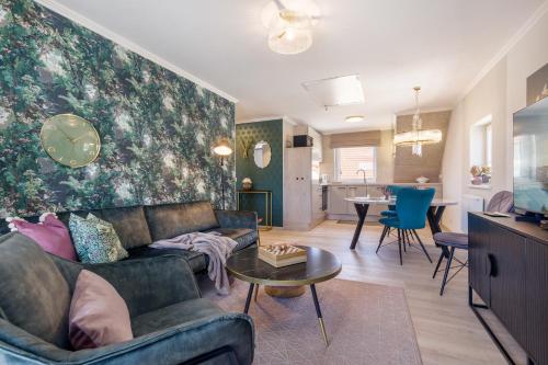 a living room with a couch and a table at Ferienwohnung Rosen am Meer in Sassnitz
