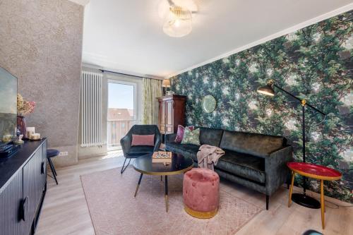 a living room with a couch and a table at Ferienwohnung Rosen am Meer in Sassnitz