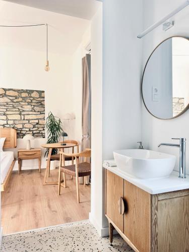 a bathroom with a sink and a mirror at Vita Serena in Gyenesdiás