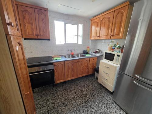 habitación privada preciosa centro malaga enfrente de la estación de tren María zambrano y dos centros comerciales y también cerca a la playa Wi-Fi la mejor zona de Málaga