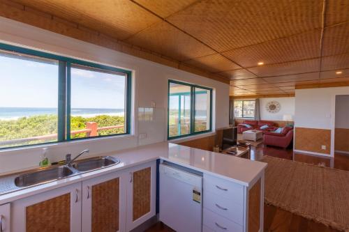 A kitchen or kitchenette at White Waves on the Beach