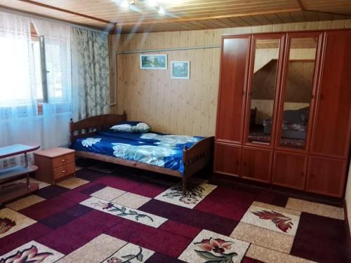 a bedroom with a bed and a dresser in it at Апартаменти з гарним краєвидом in Yablunytsya