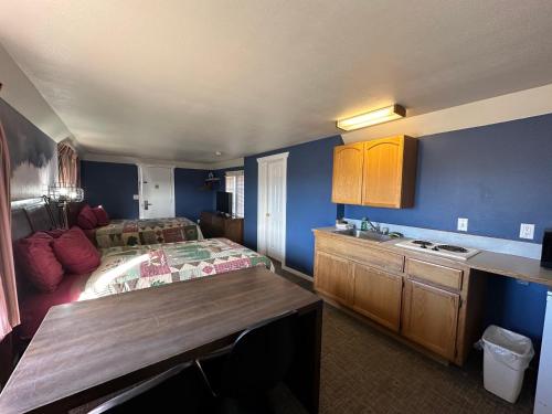 a bedroom with a bed and a kitchen with a sink at Bryce Canyon Resort in Bryce Canyon