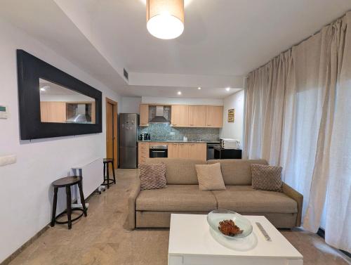 Relax en Lloret con Gym y Piscina by Host&Joy