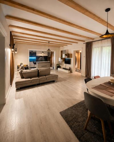 a large living room with a couch and a table at Garden Retreat Keyhouse in Bran