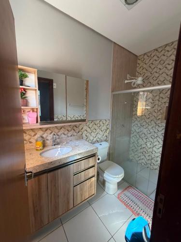 a bathroom with a sink and a toilet and a shower at Paraíso Oculto in Carolina