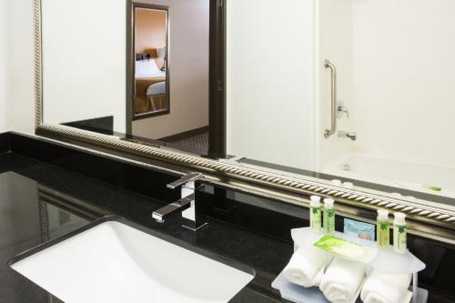 a bathroom with a sink and a mirror at Holiday Inn Express Pendleton by IHG in Pendleton