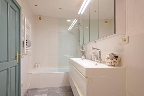 a white bathroom with a sink and a shower at ¡Vistas al Castillo Casa con Piscina en el Centro in Peratallada