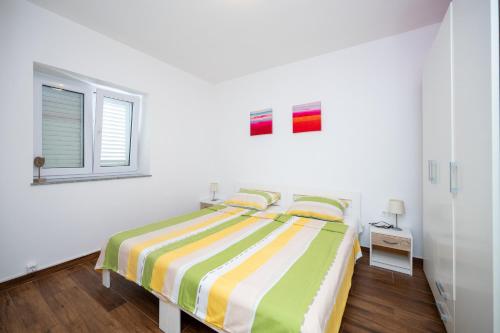 Apartments with parking space Novalja, Pag - 25685